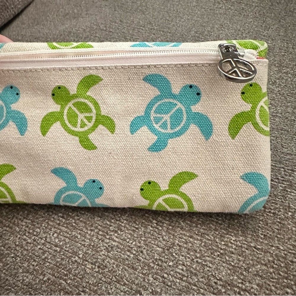 Bungalow 360 Green and Blue Turtle Wristlet - Picture 8 of 9